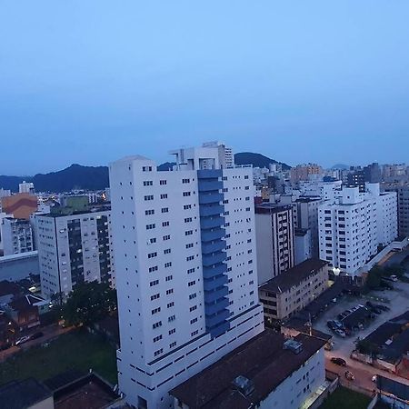 São Vicente100 Metros Da Praia - Apto Completo - Wifi - Estacionamentoアパートメント エクステリア 写真